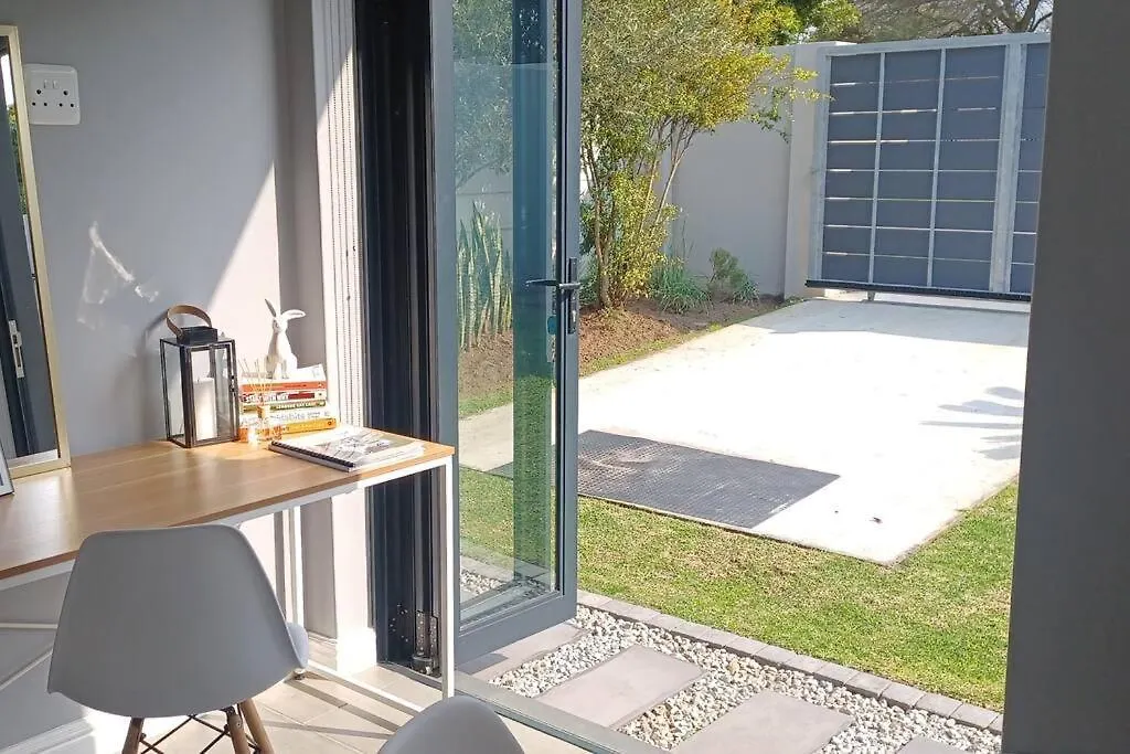 Tiny Home On Broadway Port Elizabeth 0*,  Afrique du Sud